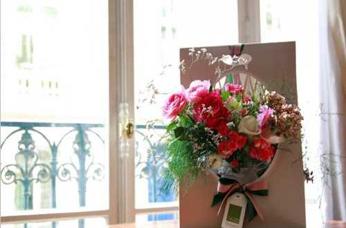 ขายดอกไม้ ผ่านกล่องหรู สัมผัสกลิ่นอายสไตล์กรุงปารีส “เรือนบุษบา”