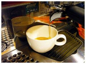 ธุรกิจร้านกาแฟ จิบกาแฟสัมผัสธรรมชาติ โล่ง โปร่ง สบายด้วยดีไซน์ Modern Loft “ร้านกาแฟโรงสี” 