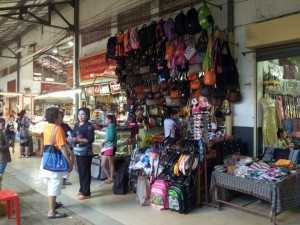 ตลาดดาวเรือง ท่องเที่ยวแถมช็อปสินค้าราคาถูก นำเข้าไทย-จีน ย่านการค้าใหญ่ที่สุดในเมืองปากเซ