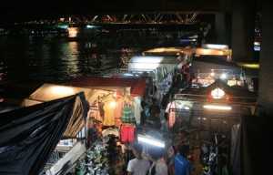 ตลาดนัดสะพานพุทธ บรรยากาศริมแม่น้ำเจ้าพระยา สินค้าราคาถูก ถูกใจนักช้อป