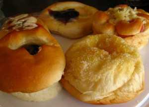 ขนมขายดี ขนมปังหลากไส้ แปลกใหม่ไส้แกงเขียวหวาน “Bread Room”