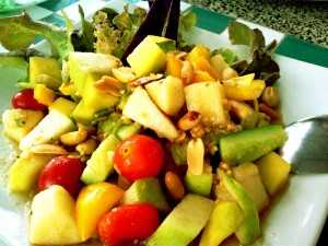 อาหารขายดี รับกระแสสุขภาพกับ “ยำผัก-ผลไม้รวม” หลังการบินไทย 