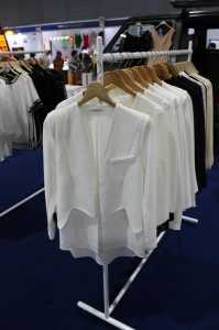 ขายเสื้อผ้า“Design by Matthana” สินค้าคุณภาพสูงราคาต่ำกว่าหลักพัน รายได้วันละ 3 หมื่น!!