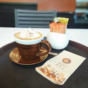 แฟรนไชส์กาแฟ สร้างธุรกิจจากวันแรกขายได้ไม่ถึง 100 บาท สู่ยอดขาย 100 ล้าน!! “กาแฟวาวี”