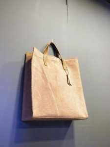 ขายกระเป๋า “ Kanita ” ผุดไอเดียเจ๋ง ประยุกต์เครื่องหนังทรงขนมไทย