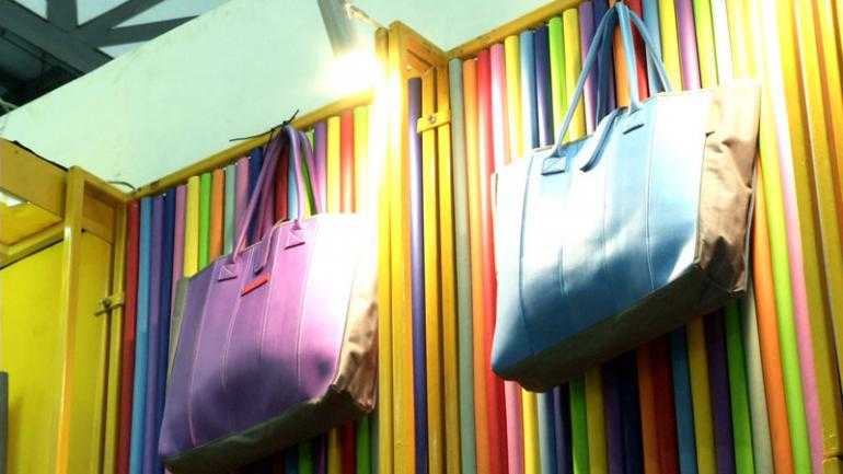 ขายกระเป๋า “ Rubberly ” กระเป๋ายางพารา ต่อยอดไอเดีย สู่ผลิตภัณฑ์ส่งเสริมเศรษฐกิจ