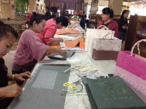 ไอเดียธุรกิจ กระดาษสาผ้าลูกไม้ “จินนาลักษณ์” ภูมิปัญญาใหม่ที่เดียวในไทย ดังไกลทั่วโลก