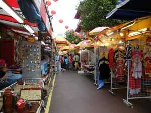 ตลาดนัดกำนันแม้น ซอย24 (ตลาดนัดหมู่บ้านพรพลาซ่า) ค่าเช่าถูก คนเดินมาก