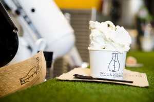 ขายไอศกรีม “Milk Solid” เติมลูกเล่นไนโตรเจนเหลว ไอเดียแจ๋วโดนใจวัยรุ่น