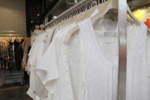 ธุรกิจร้านเสื้อผ้า “Magnifique et moi” โดดเด่นสไตล์ Vintage Feminine เสื้อลูกไม้สีขาว
