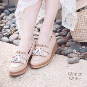 รองเท้าแฟชั่น “Winter White” แนวคิดวินเทจสไตล์ “Loafers&Wingtips”กลยุทธ์สร้างแบรนด์