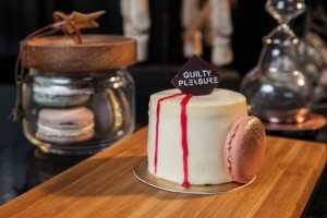 ร้านขนมเค้ก “Guilty Pleasure” เสิร์ฟมูสเค้กเนื้อนุ่มด้วยฝีมือดีกรีเชฟระดับโรงแรม