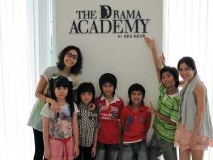 โรงเรียนสอนการแสดง “The Drama Academy by ครูเงาะ” ธุรกิจคู่วงการบันเทิง