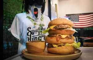 ร้านแฮมเบอร์เกอร์ Sorry i'm hungry burger café สไตล์คาเฟ่ริมทาง สร้างกระแสนิยม