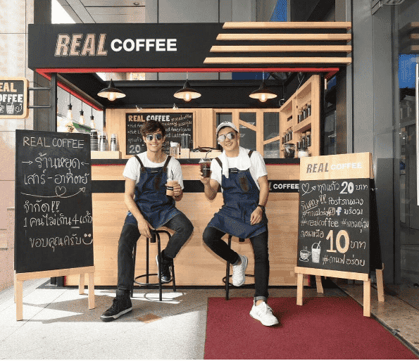 ร้านกาแฟ “Real Coffee” ร้านดังย่านอโศก พ่อค้าหล่อ กาแฟถูก!!