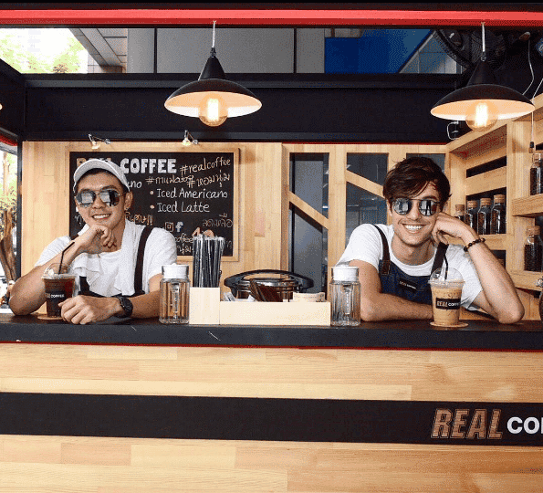 ร้านกาแฟ “Real Coffee” ร้านดังย่านอโศก พ่อค้าหล่อ กาแฟถูก!!